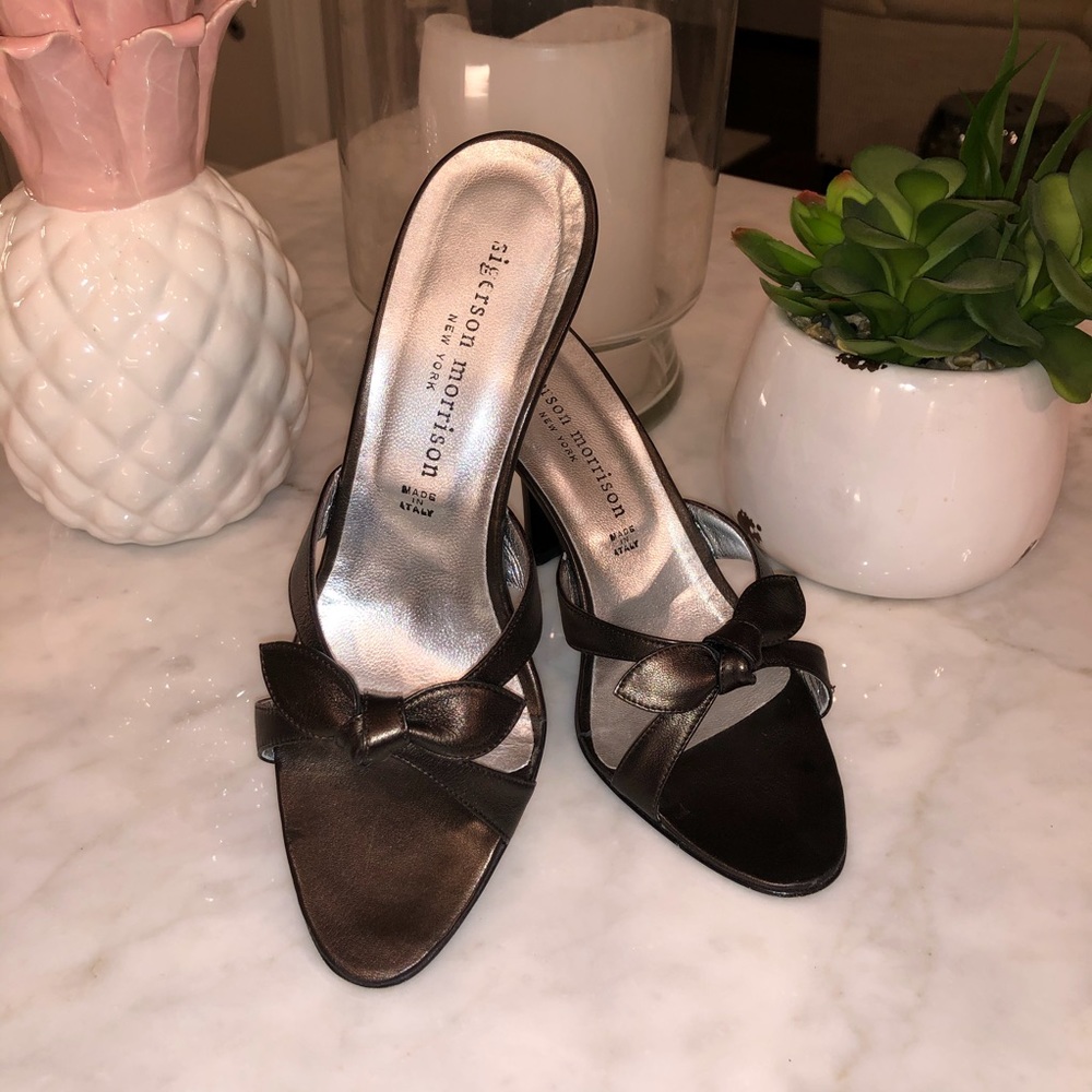 Sigerson Morrison Cute Bow Brown Leather slides.😎